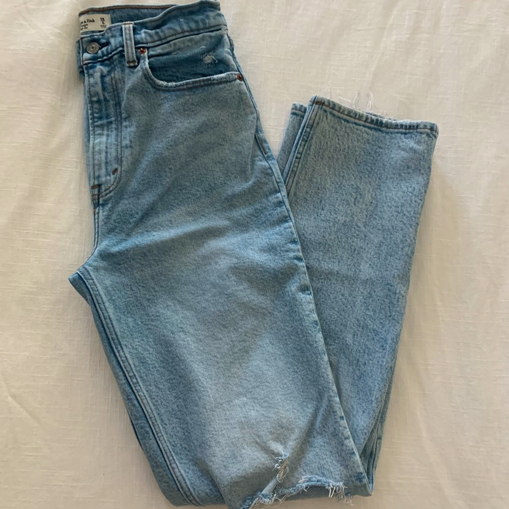 Abercrombie & Fitch - The 90’s Straight Ultra High Rise